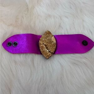 Pink leather bracelet with a gold druzy geode stone